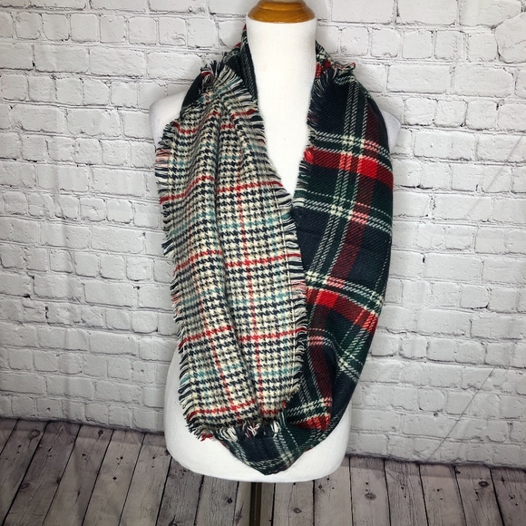 Boutique - Oaklyn Reece Accessories - Plaid Reversible Blanket Scarf - NWT
